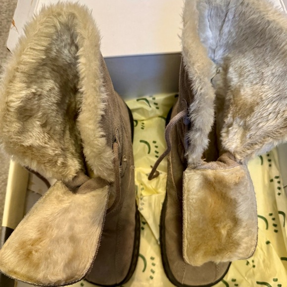 Bare Trap Women's Taupe Gray Faux Fur-Lined Boots Sz 6 - Picture 3 of 8